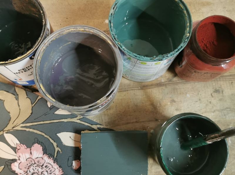 Relooking de meubles anciens : Création de couleur personnalisée